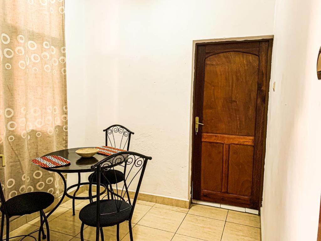 City Center Apartments 부줌부라 외부 사진