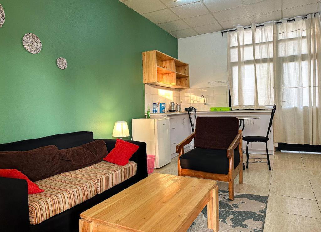 City Center Apartments 부줌부라 외부 사진